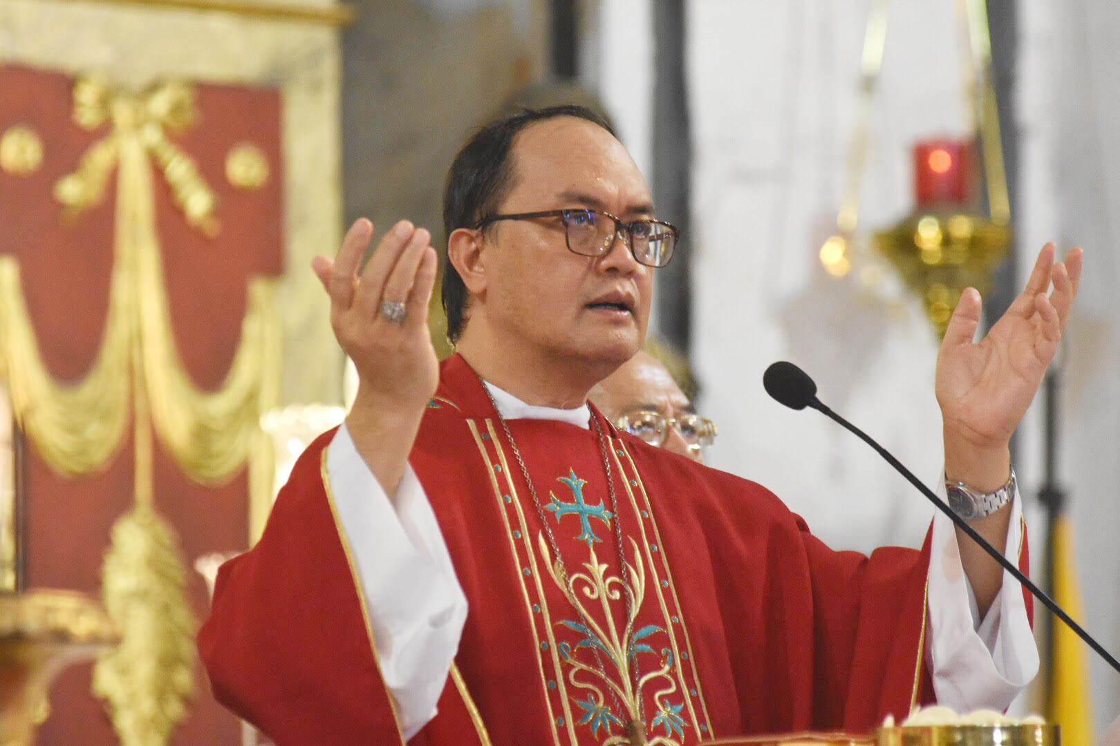 SPEAKING OUT. Despite death threats, Caloocan Bishop Pablo Virgilio David vows to continue speaking out against abuses. Photo by Angie de Silva/Rappler