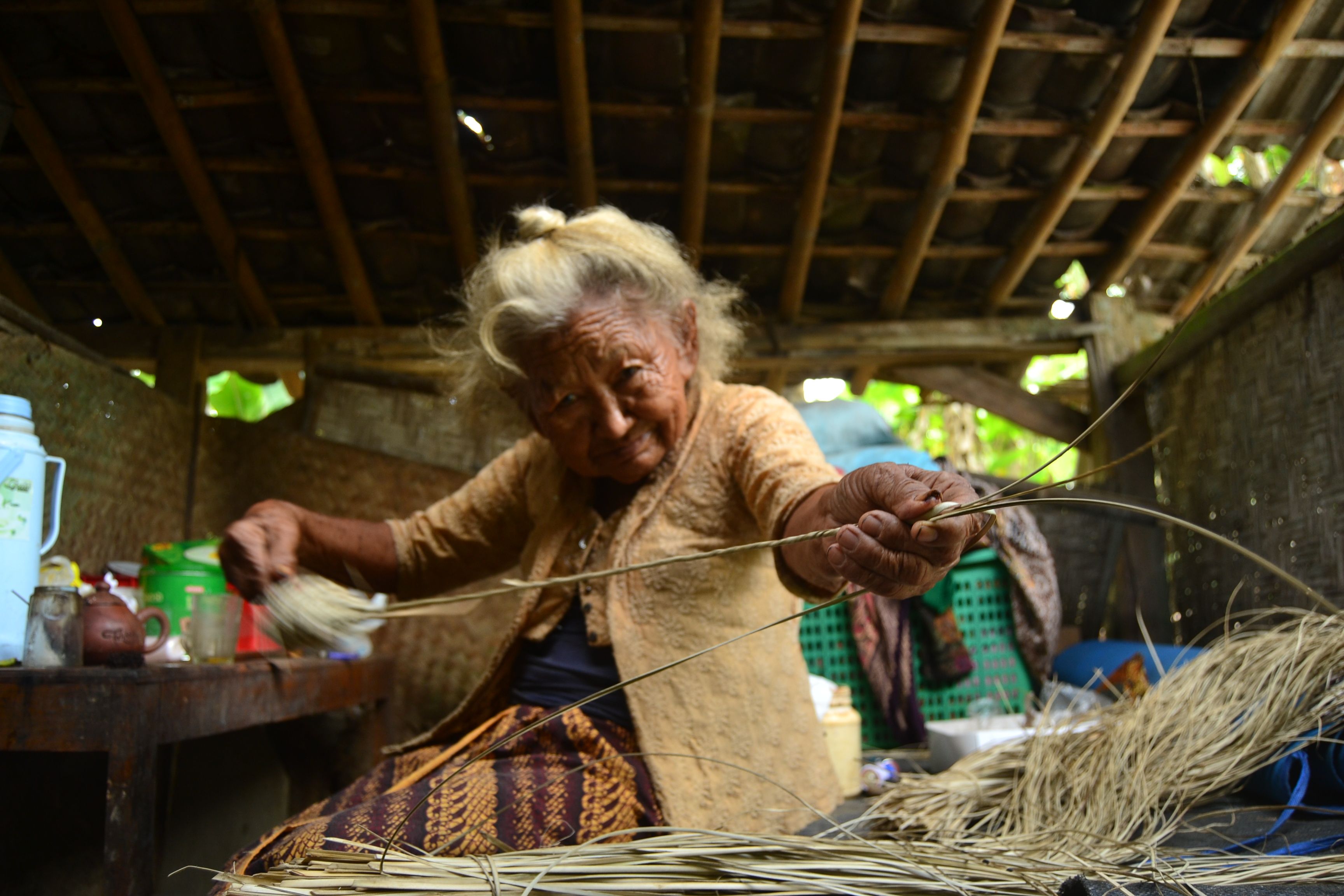 Kisah perjuangan hidup Nenek Suparni yang mengaku berusia 