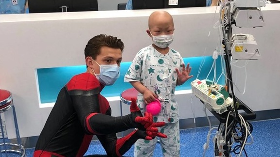 Tom Holland visits patients at Seoul Children's Hospital