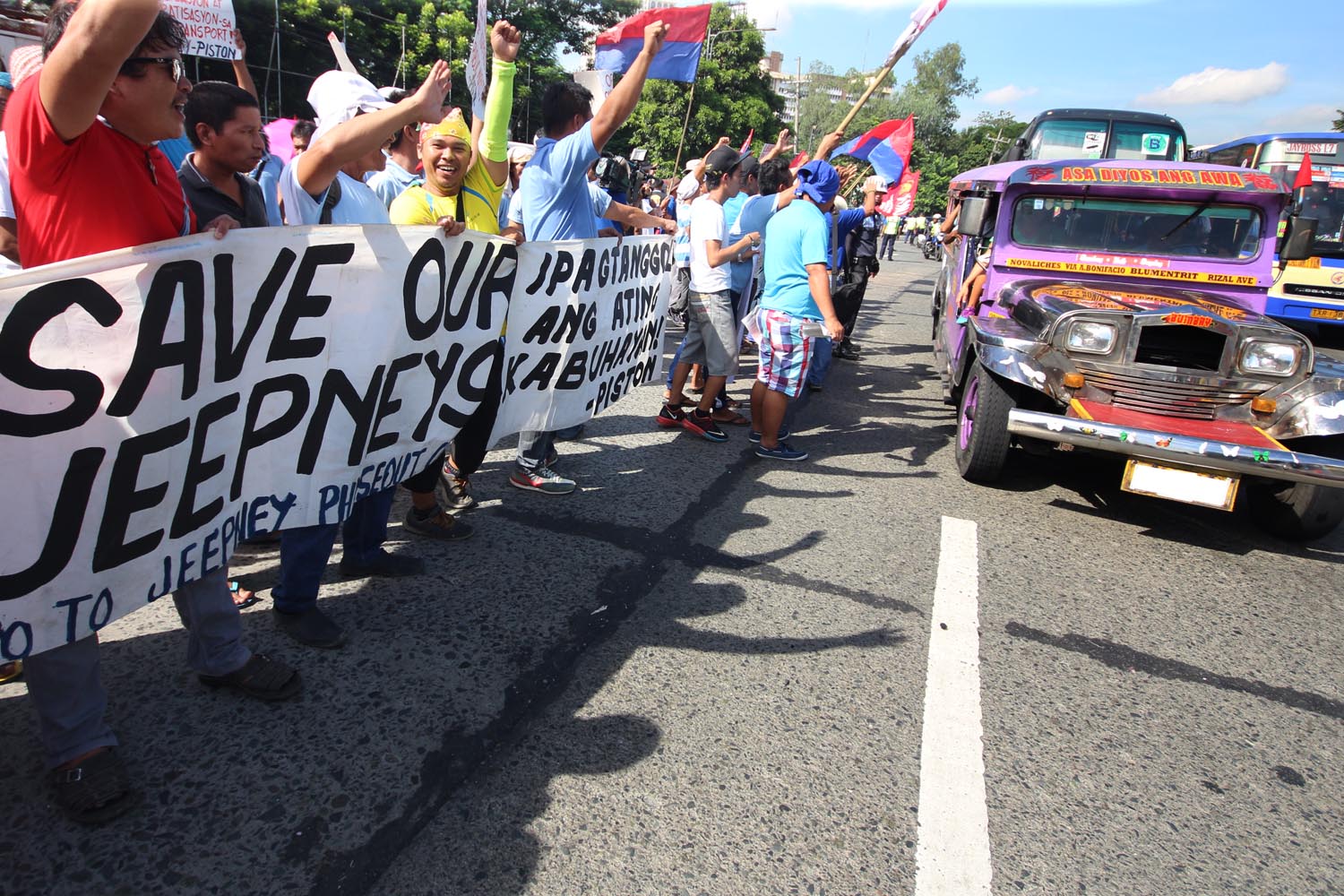Jeepney riders feel effects of transport strike