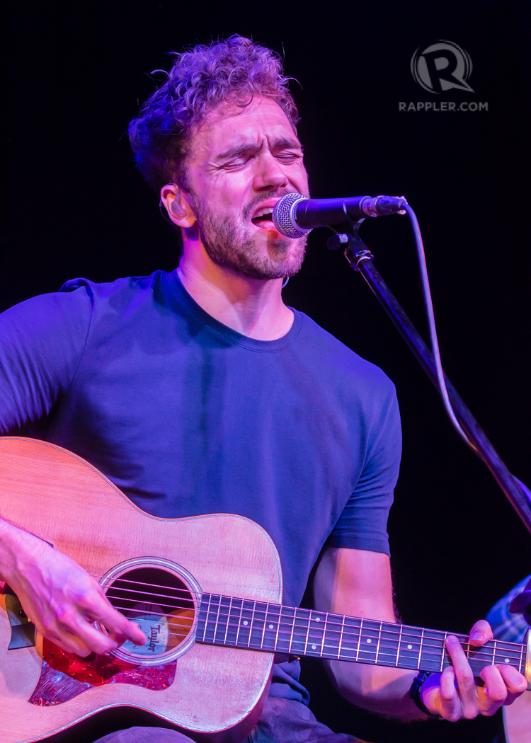 IN PHOTOS Andy Brown Serenades Manila With Intimate Acoustic Set