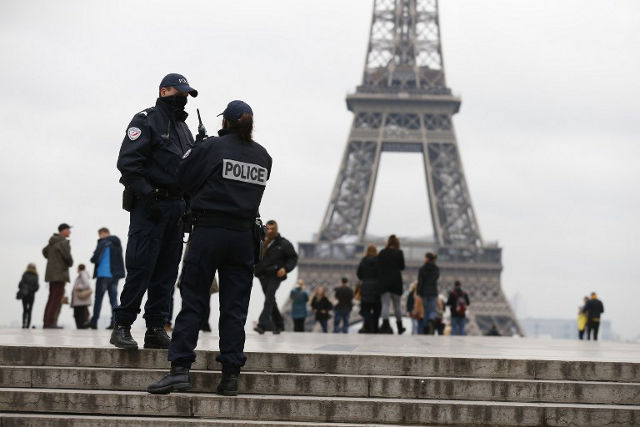 Shooter on the run in Paris after newspaper attack